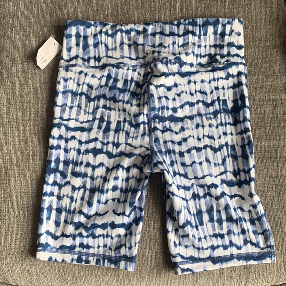 Gap Fit Biker Shorts - Picture 4 of 4